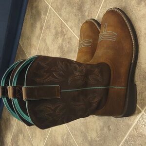 Ariat delilah round toe Western print